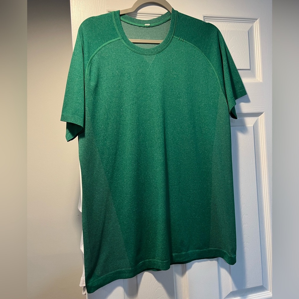 Lululemon short sleeve shirt